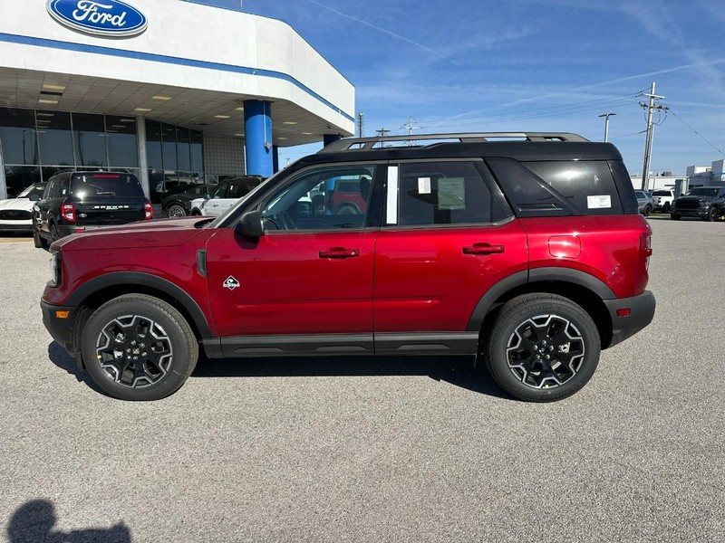Ford Bronco Sport Vehicle Full-screen Gallery Image 2
