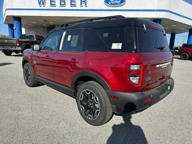 Ford Bronco Sport Vehicle Full-screen Gallery Image 3