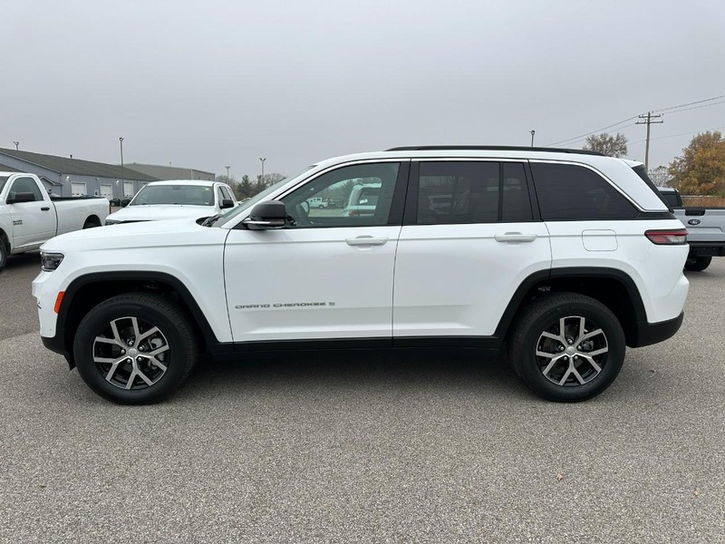 Jeep Grand Cherokee Vehicle Full-screen Gallery Image 2
