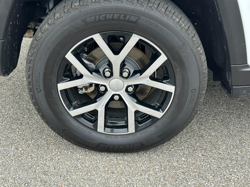 Jeep Grand Cherokee Vehicle Full-screen Gallery Image 7