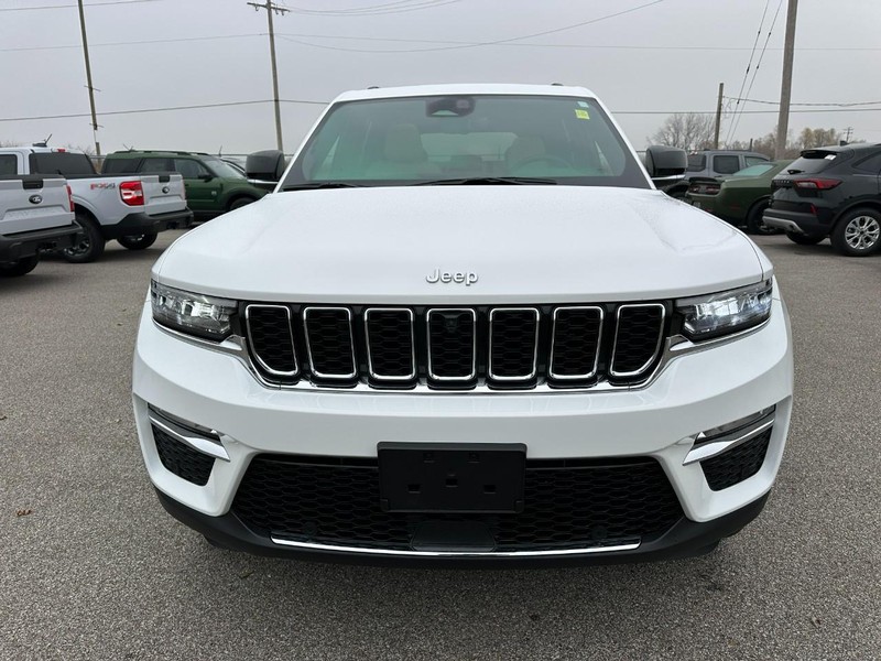 Jeep Grand Cherokee Vehicle Full-screen Gallery Image 9