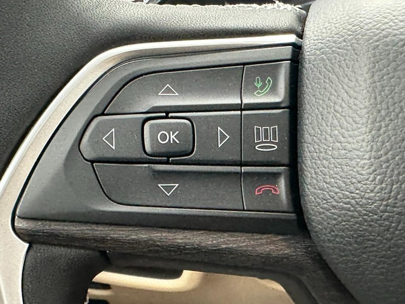 Jeep Grand Cherokee Vehicle Full-screen Gallery Image 20