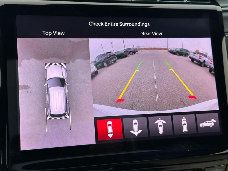 Jeep Grand Cherokee Vehicle Full-screen Gallery Image 24