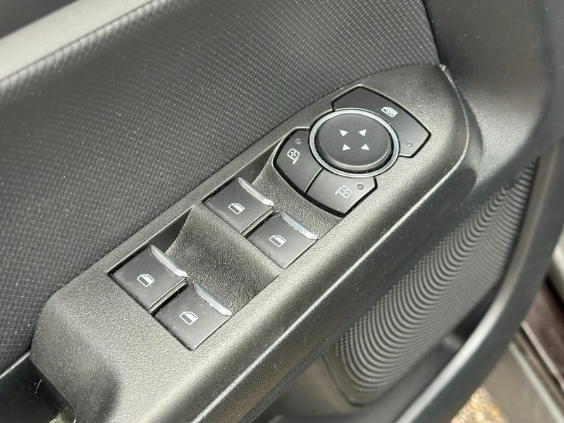 Ford Bronco Sport Vehicle Full-screen Gallery Image 16