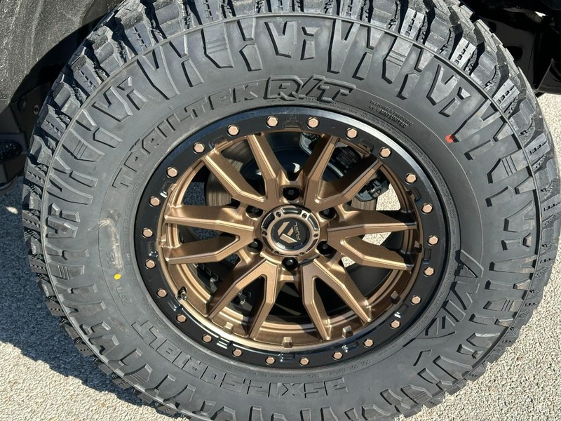 Ford Bronco Vehicle Full-screen Gallery Image 4