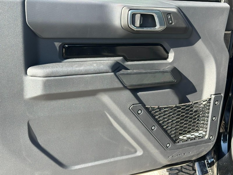 Ford Bronco Vehicle Full-screen Gallery Image 8