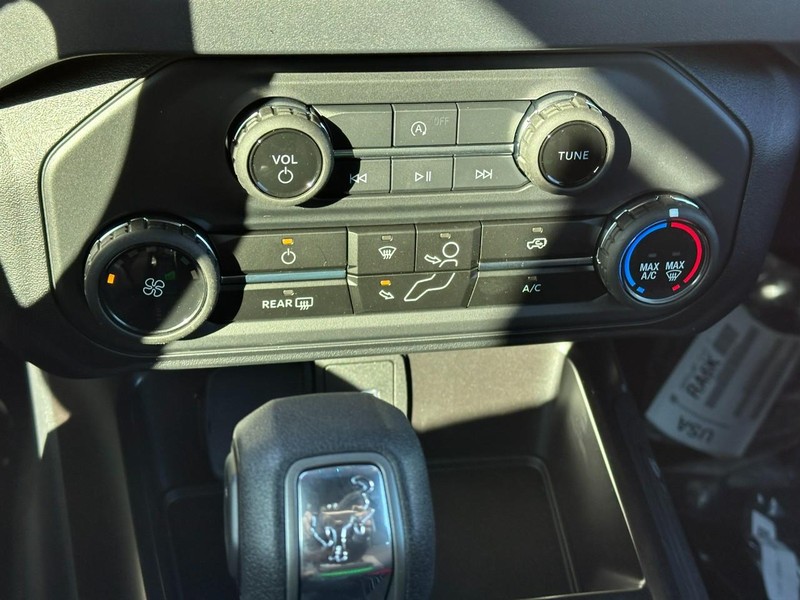 Ford Bronco Vehicle Full-screen Gallery Image 14