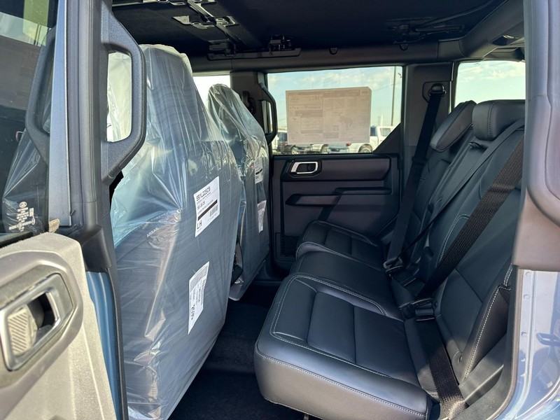 Ford Bronco Vehicle Full-screen Gallery Image 4