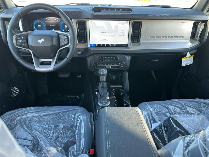 Ford Bronco Vehicle Full-screen Gallery Image 5