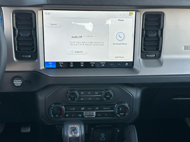 Ford Bronco Vehicle Full-screen Gallery Image 7