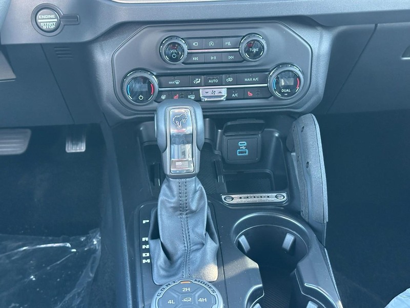 Ford Bronco Vehicle Full-screen Gallery Image 8