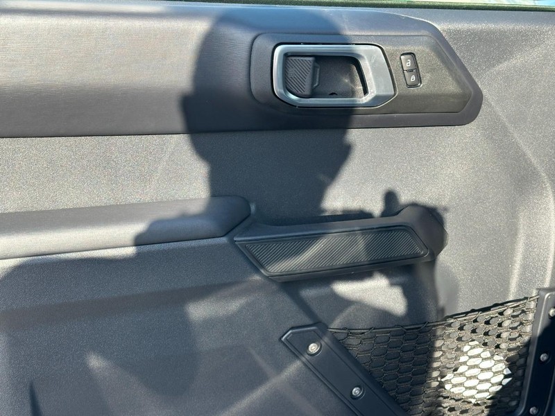 Ford Bronco Vehicle Full-screen Gallery Image 9