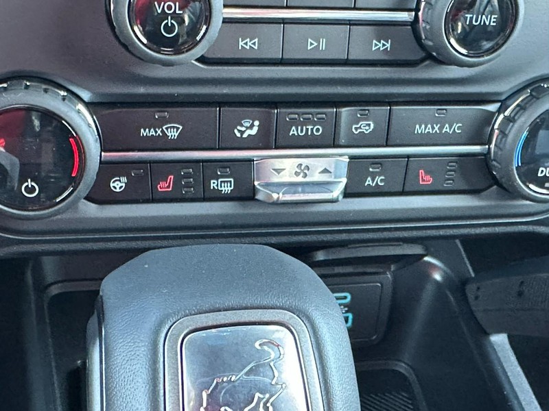 Ford Bronco Vehicle Full-screen Gallery Image 13