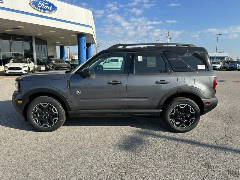 Ford Bronco Sport Vehicle Full-screen Gallery Image 2