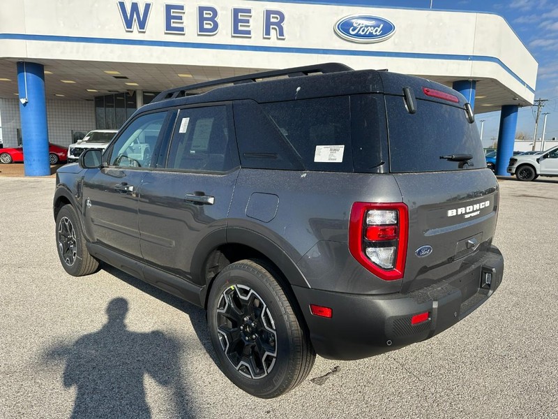 Ford Bronco Sport Vehicle Full-screen Gallery Image 3