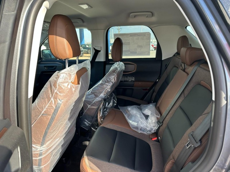 Ford Bronco Sport Vehicle Full-screen Gallery Image 4