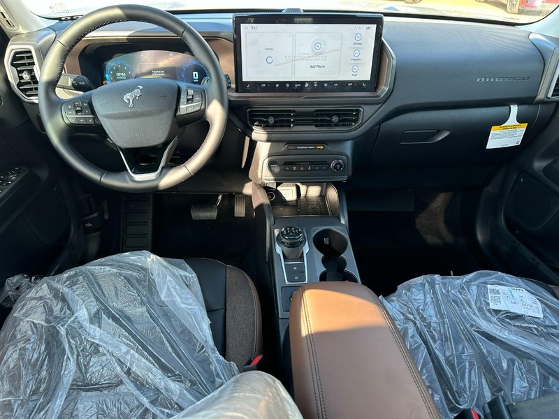 Ford Bronco Sport Vehicle Full-screen Gallery Image 5