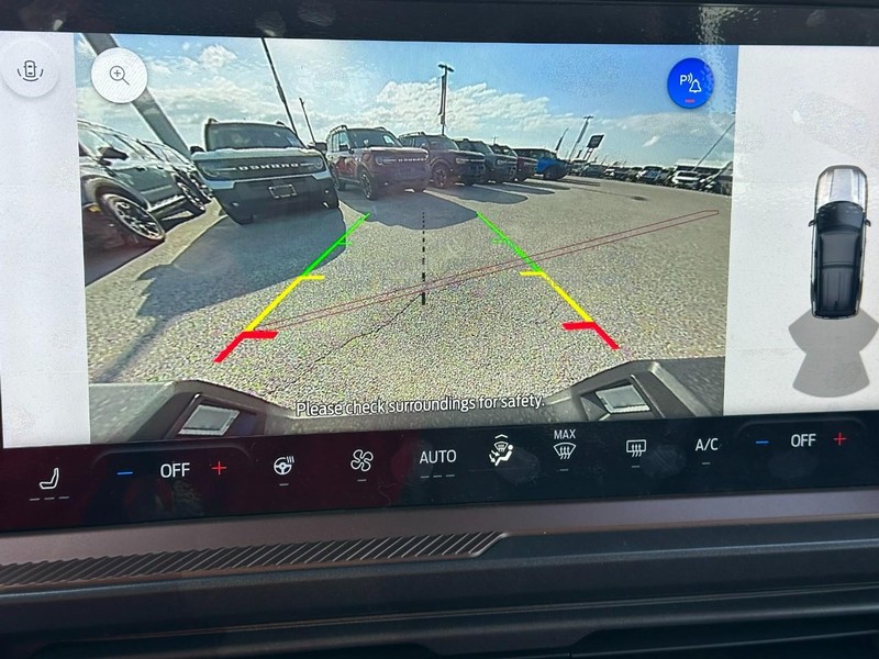 Ford Bronco Sport Vehicle Full-screen Gallery Image 13