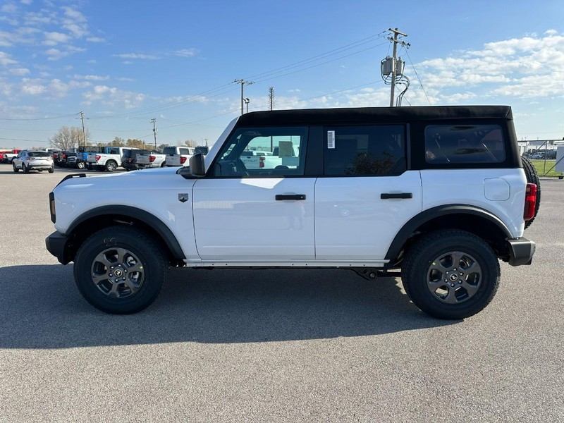 Ford Bronco Vehicle Full-screen Gallery Image 2