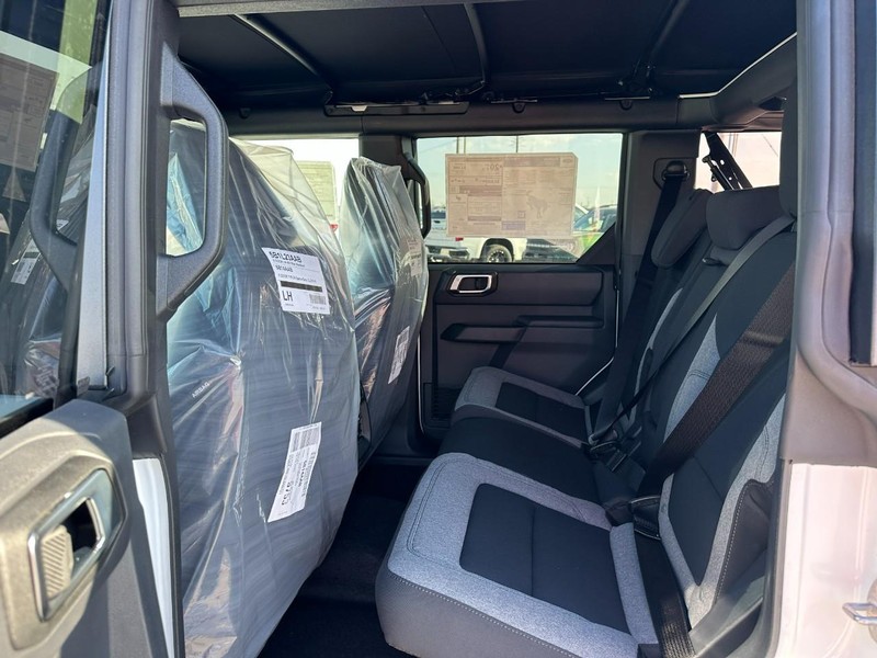 Ford Bronco Vehicle Full-screen Gallery Image 4