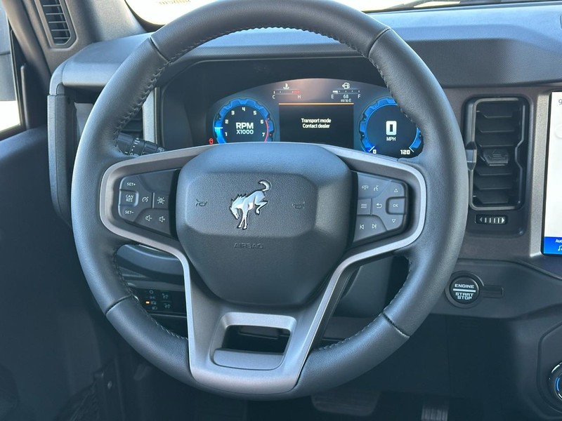 Ford Bronco Vehicle Full-screen Gallery Image 6