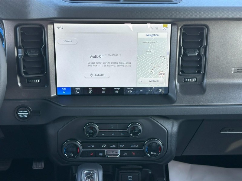 Ford Bronco Vehicle Full-screen Gallery Image 7