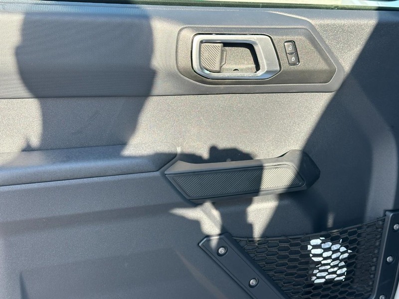 Ford Bronco Vehicle Full-screen Gallery Image 9