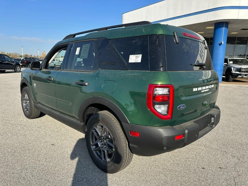 Ford Bronco Sport Vehicle Full-screen Gallery Image 3