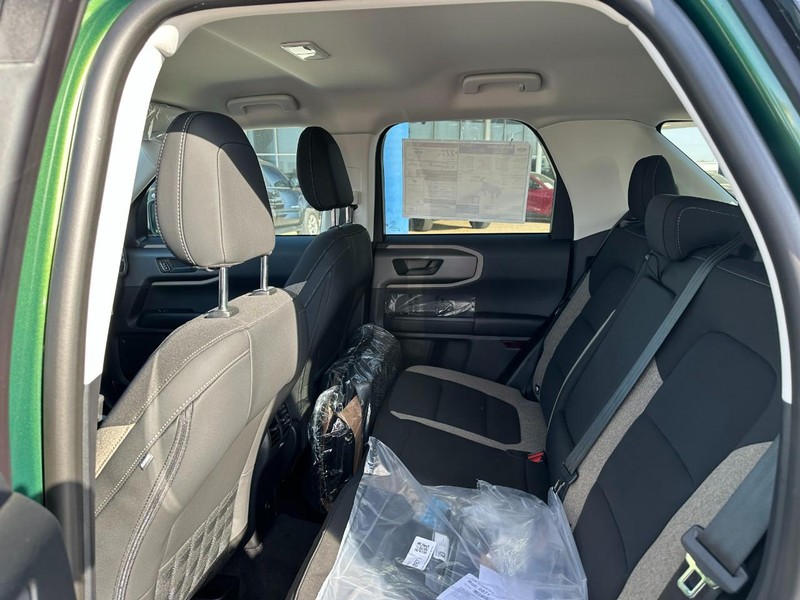 Ford Bronco Sport Vehicle Full-screen Gallery Image 4