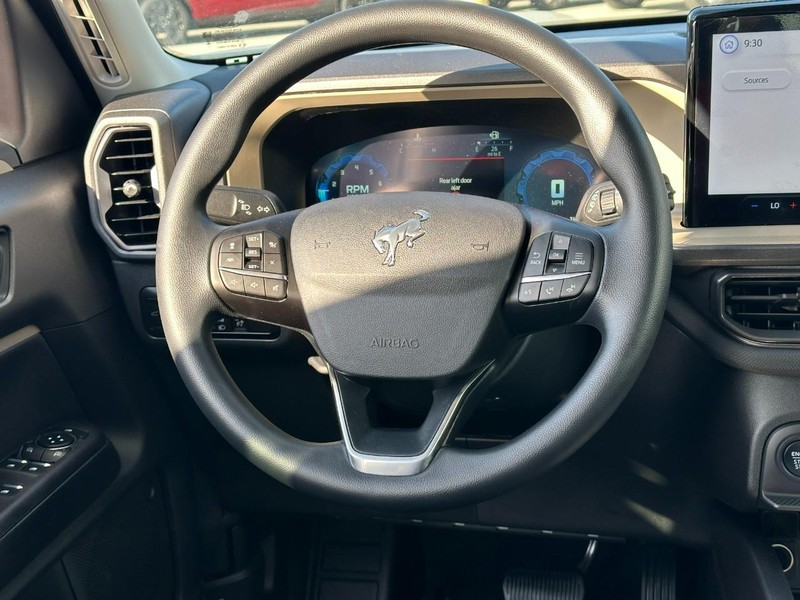 Ford Bronco Sport Vehicle Full-screen Gallery Image 6