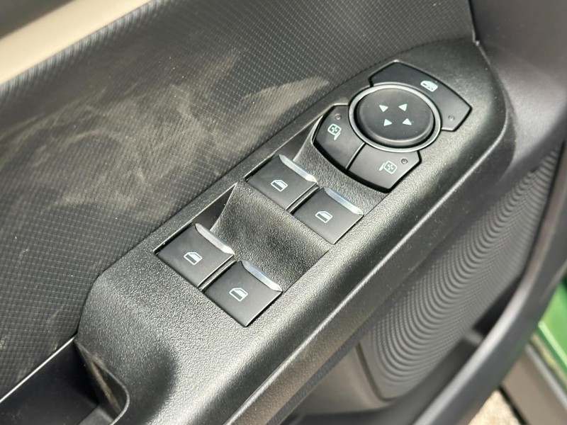 Ford Bronco Sport Vehicle Full-screen Gallery Image 9