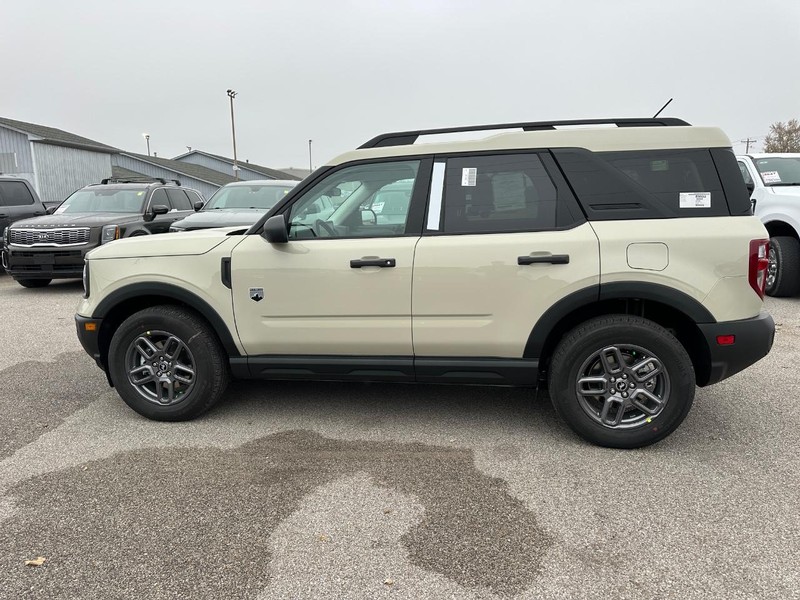 Ford Bronco Sport Vehicle Full-screen Gallery Image 2