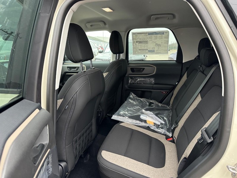 Ford Bronco Sport Vehicle Full-screen Gallery Image 4