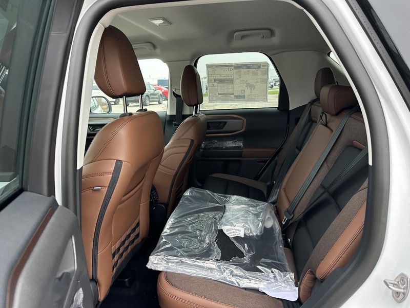 Ford Bronco Sport Vehicle Full-screen Gallery Image 4