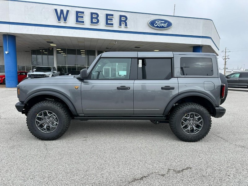 Ford Bronco Vehicle Full-screen Gallery Image 2