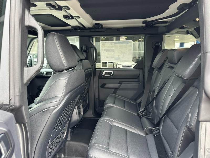 Ford Bronco Vehicle Full-screen Gallery Image 4