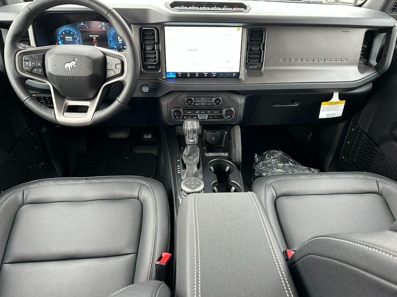 Ford Bronco Vehicle Full-screen Gallery Image 5