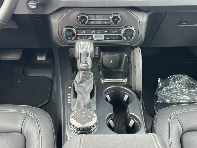 Ford Bronco Vehicle Full-screen Gallery Image 8