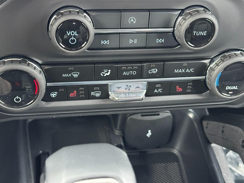 Ford Bronco Vehicle Full-screen Gallery Image 14