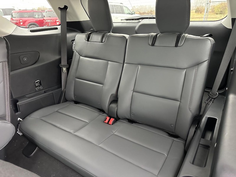 Ford Explorer Vehicle Full-screen Gallery Image 5