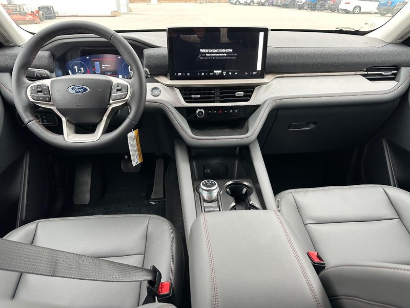 Ford Explorer Vehicle Full-screen Gallery Image 7