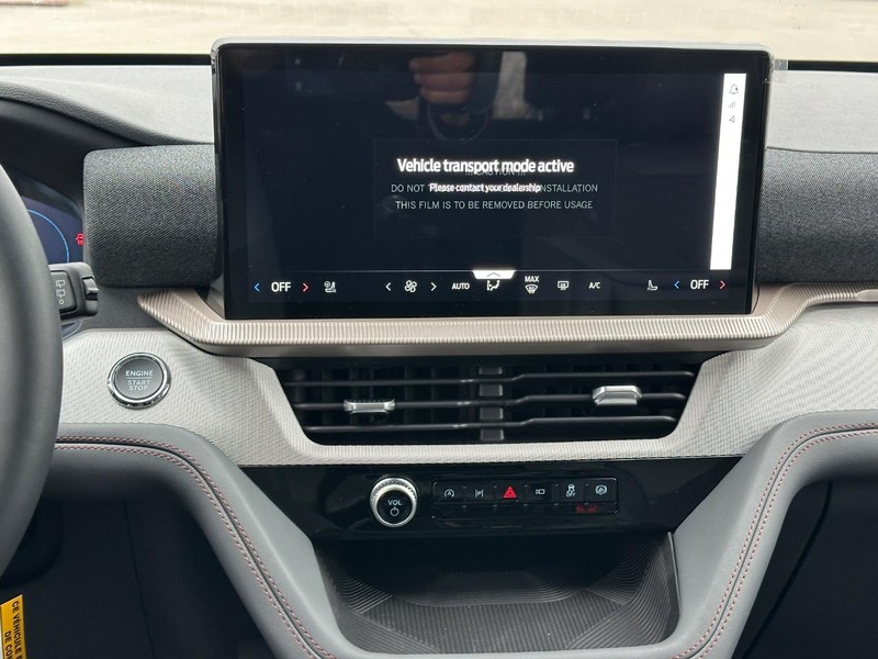 Ford Explorer Vehicle Full-screen Gallery Image 9