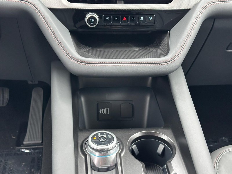 Ford Explorer Vehicle Full-screen Gallery Image 10