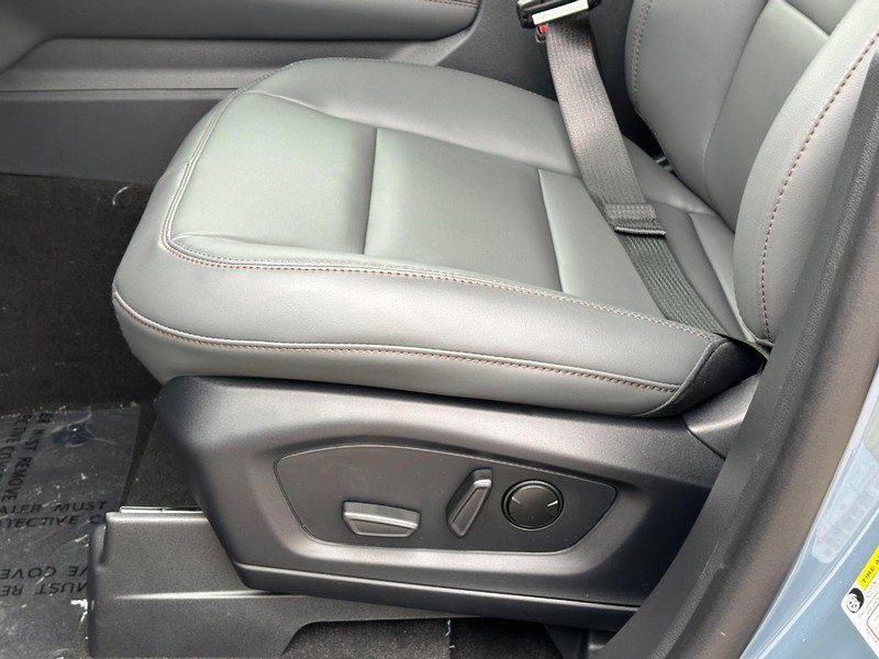 Ford Explorer Vehicle Full-screen Gallery Image 12