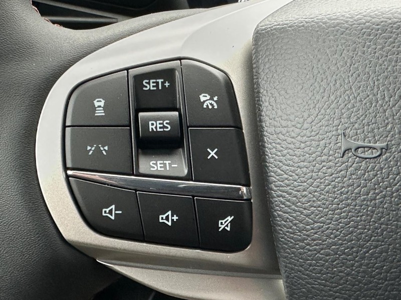 Ford Explorer Vehicle Full-screen Gallery Image 13