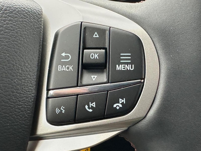 Ford Explorer Vehicle Full-screen Gallery Image 14