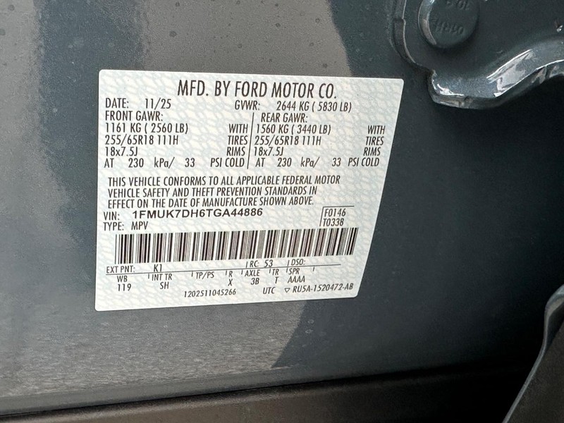 Ford Explorer Vehicle Full-screen Gallery Image 16