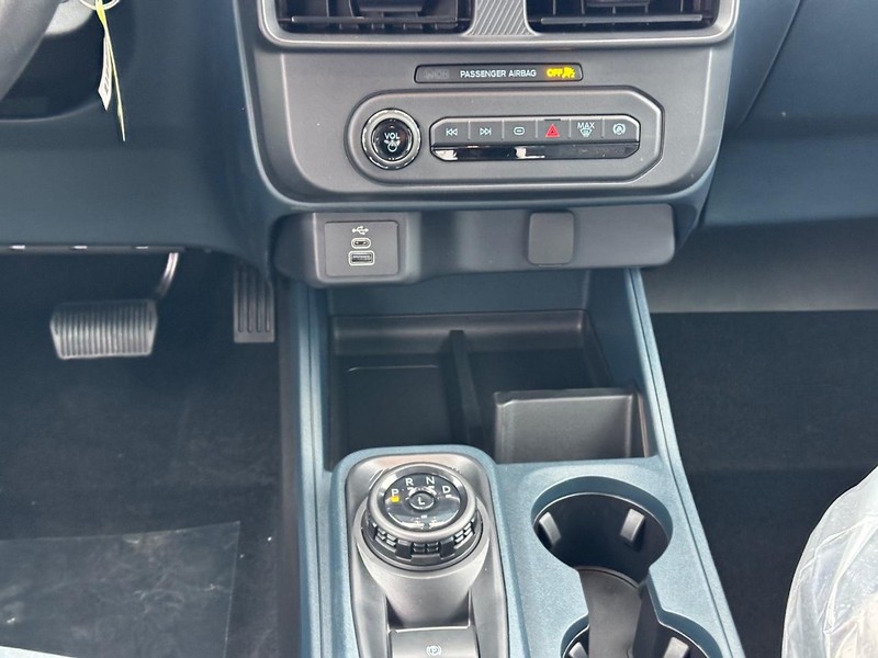 Ford Maverick Vehicle Full-screen Gallery Image 8