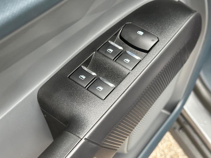 Ford Maverick Vehicle Full-screen Gallery Image 9