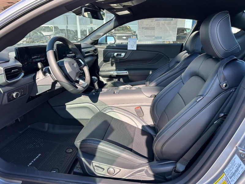 Ford Mustang Vehicle Full-screen Gallery Image 5